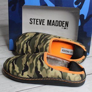 Steve Madden Boy's Camo Slippers Youth Size XL Shoe Size 5 6 7 Green